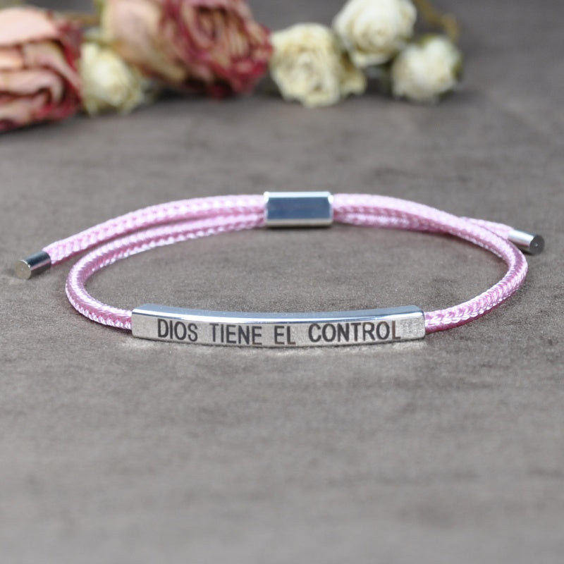 DIOS TIENE EL CONTROL ENGRAVED TUBE BRACELET