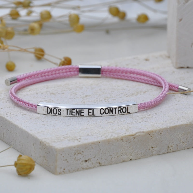 DIOS TIENE EL CONTROL ENGRAVED TUBE BRACELET