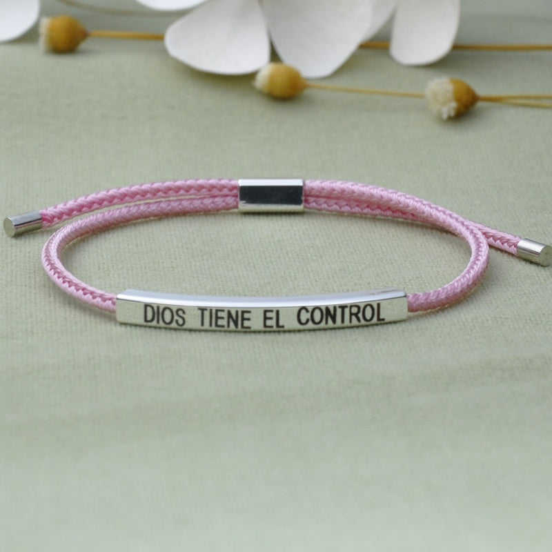 DIOS TIENE EL CONTROL ENGRAVED TUBE BRACELET