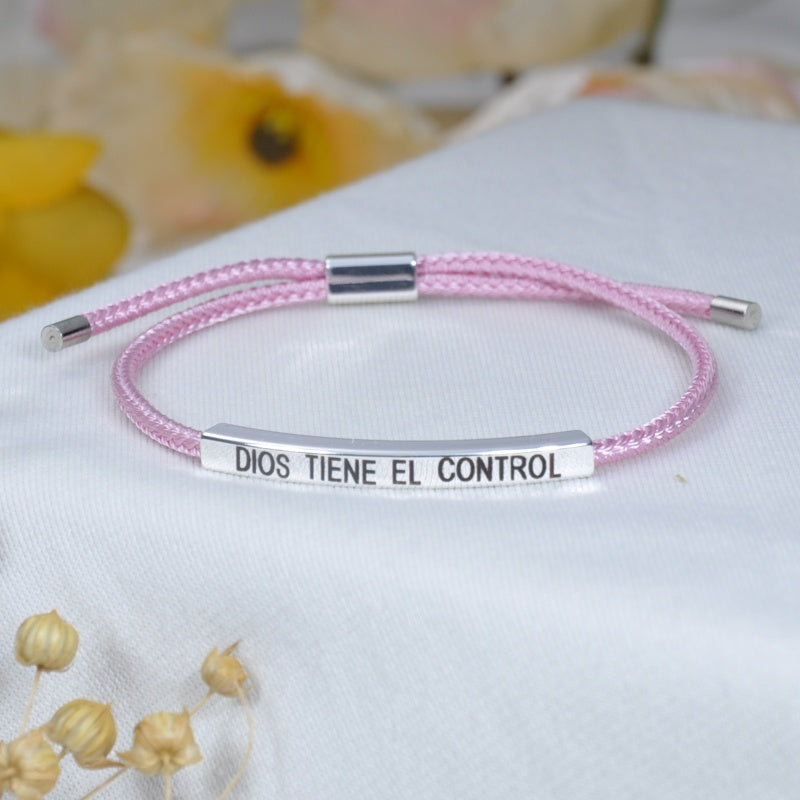 DIOS TIENE EL CONTROL ENGRAVED TUBE BRACELET