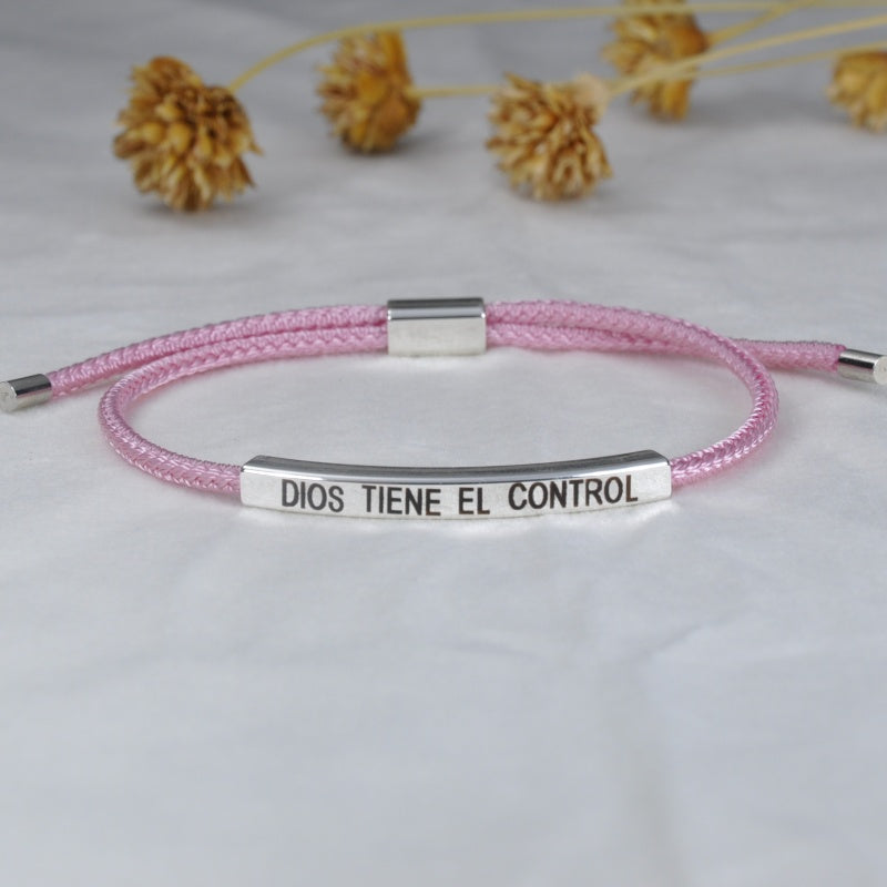 DIOS TIENE EL CONTROL ENGRAVED TUBE BRACELET